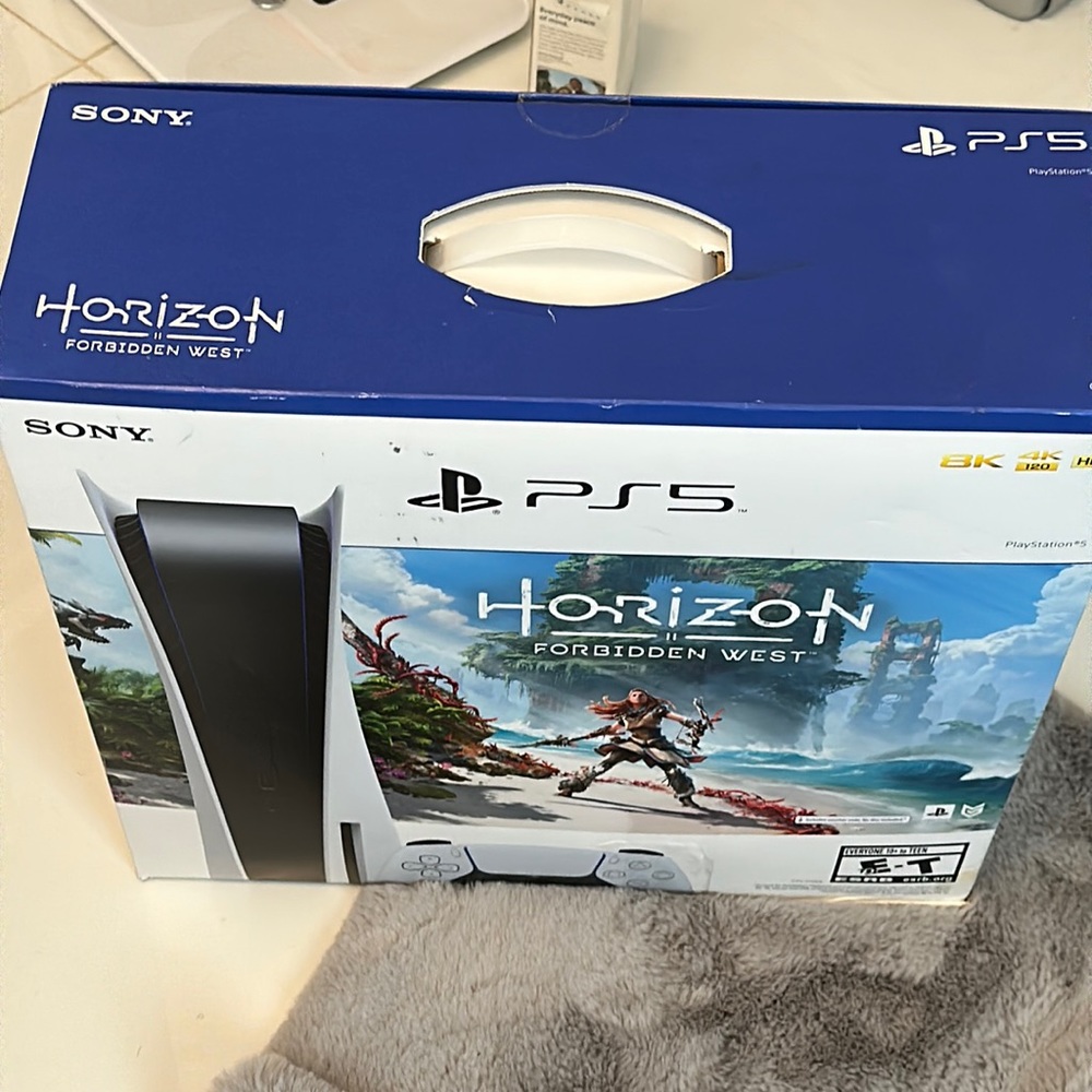 Sony PS5 Playstation Brand New (2) controllers, (2) games, 2 controller charger